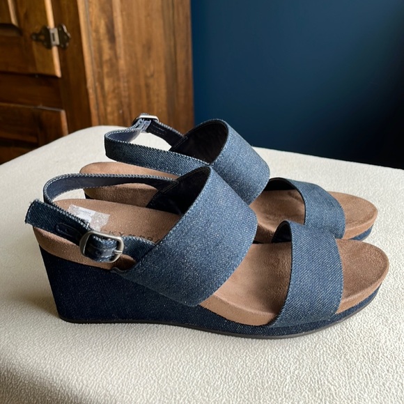 Lucky Brand blue denim “Kenisha” wedge heel sandals, size 7. - Picture 1 of 9